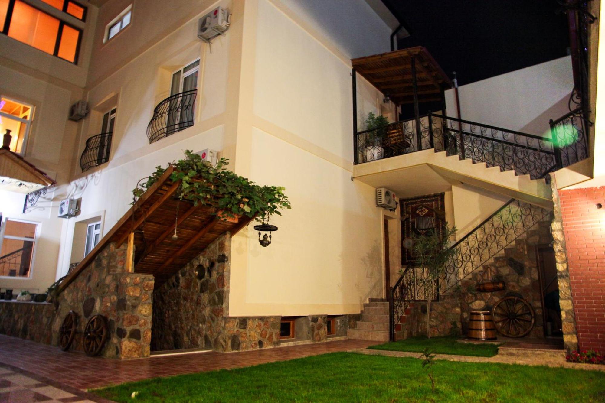East Legend Hotel Baky Esterno foto