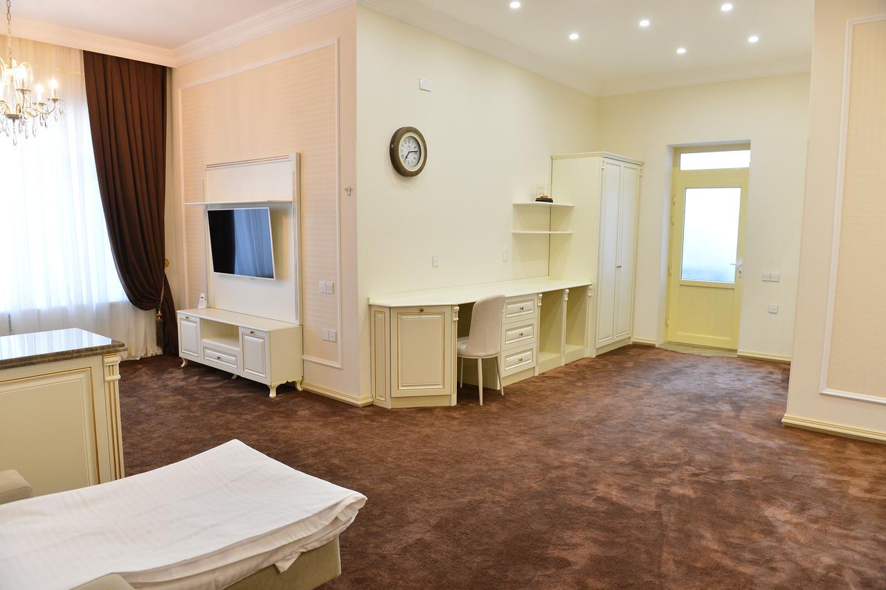 East Legend Hotel Baky Esterno foto