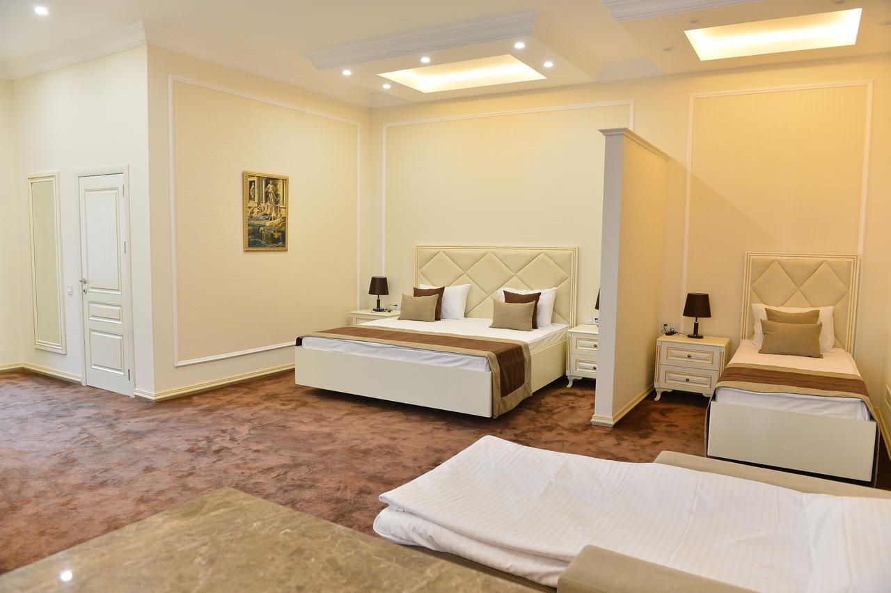 East Legend Hotel Baky Esterno foto