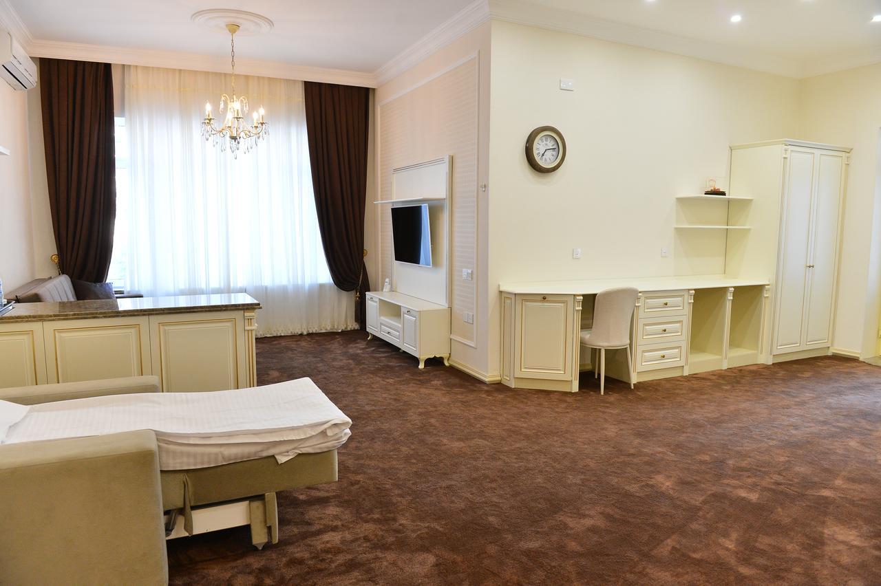 East Legend Hotel Baky Esterno foto